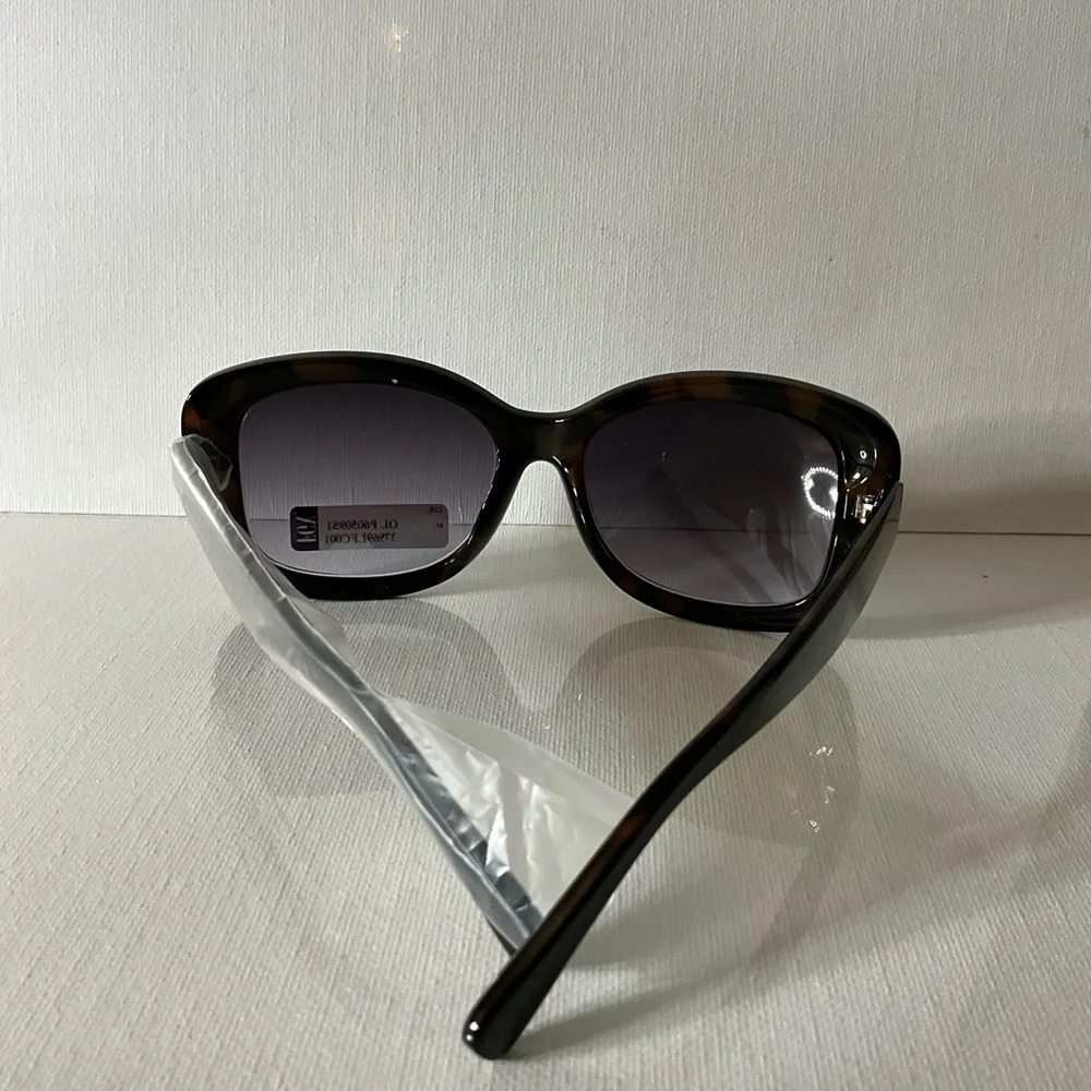 Elegant Black Sunglasses